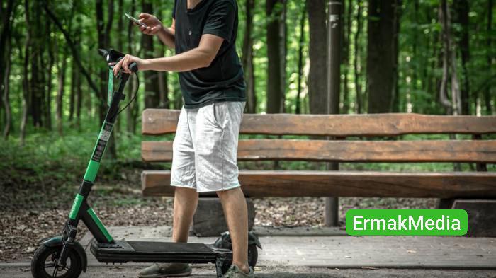 Самокатчики избили прохожего 