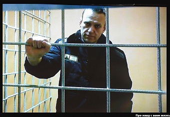 Мама Навального заявила, что её шантажируют телом сына