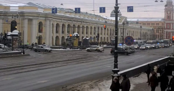 Неизвестный открыл огонь по сотруднику ОМОНа в Петербурге 